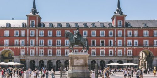 Residencia fiscal en España: criterios de 183 días, doctrina del TEAC y conflictos de residencia en un contexto internacional